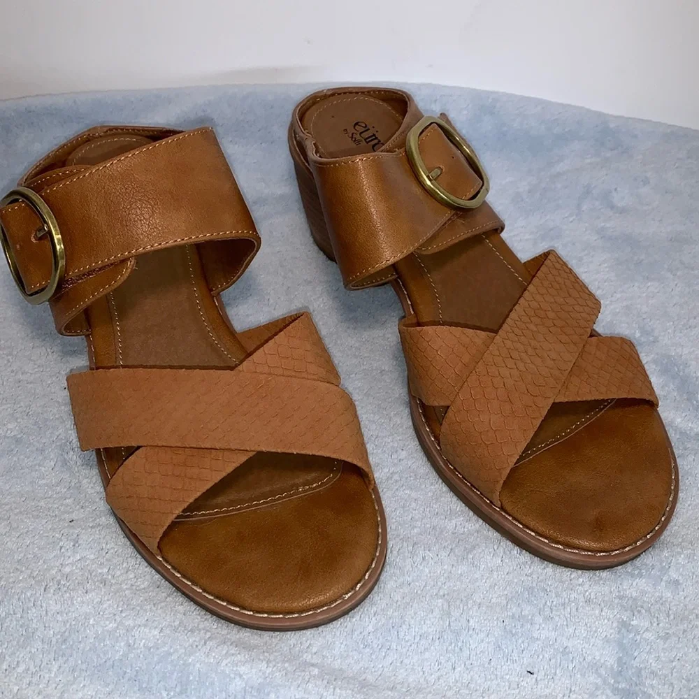 Cyleigh woman’s sandals.  Excellent condition.